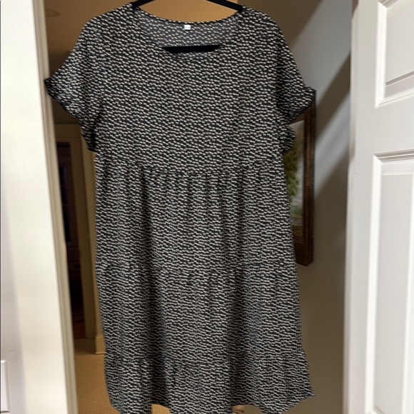 Tiered sundress with adorable black and mini white flowers - Picture 2 of 4